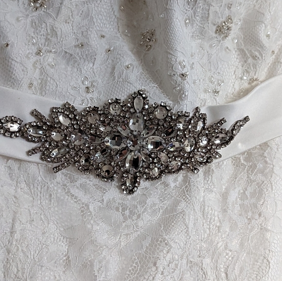 Halter Style Wedding Gown with Train - Picture 4 of 11